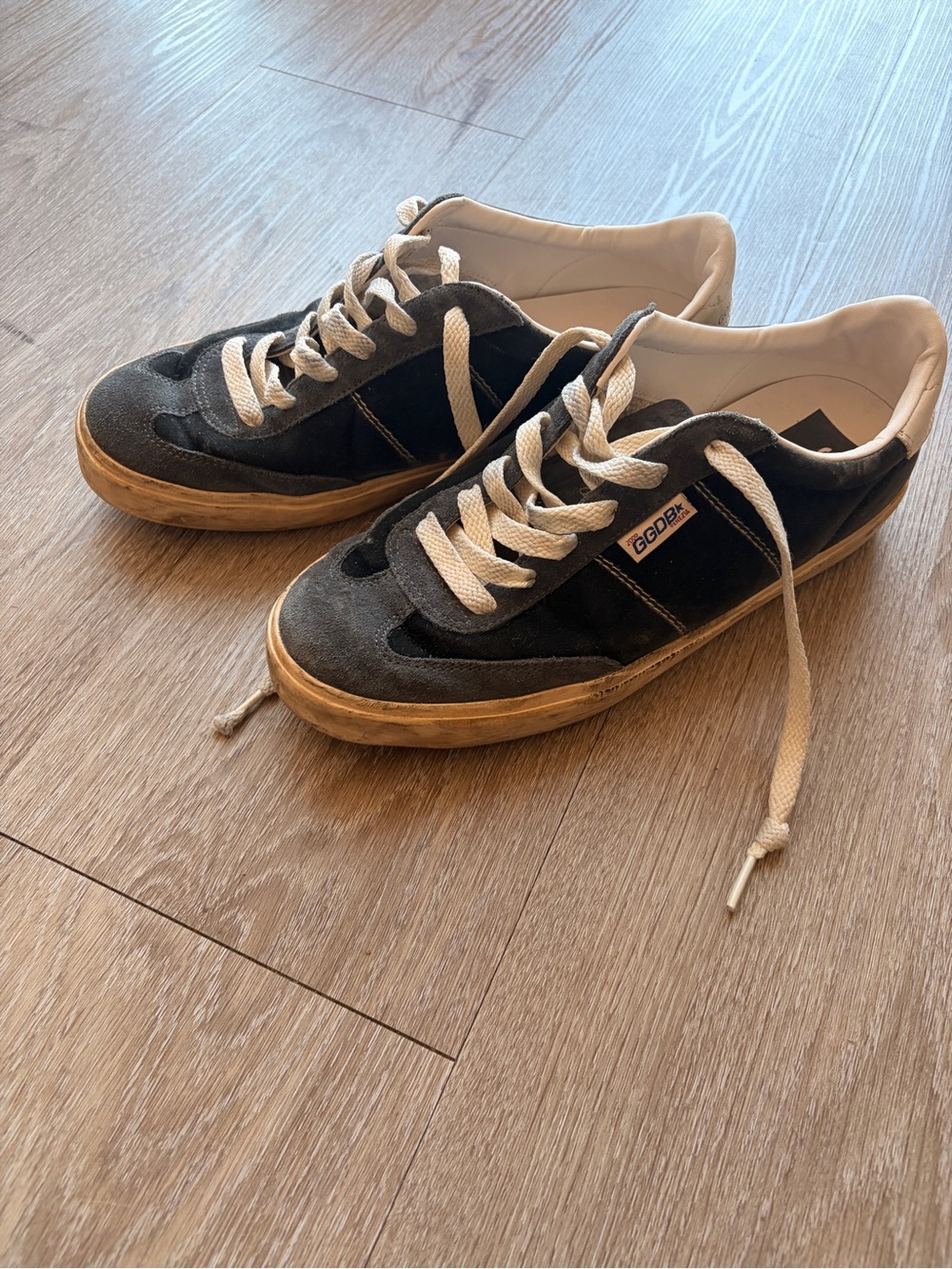 Golden Goose Black Velvet Low-Top Sneakers with White Heel - Picture 2 of 5